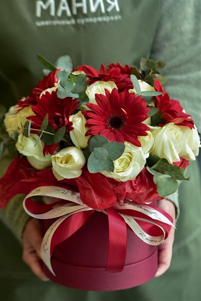 Композиция-букет "Для любимой" одноголовые розы и герберы с эвкалиптом - фото 6943