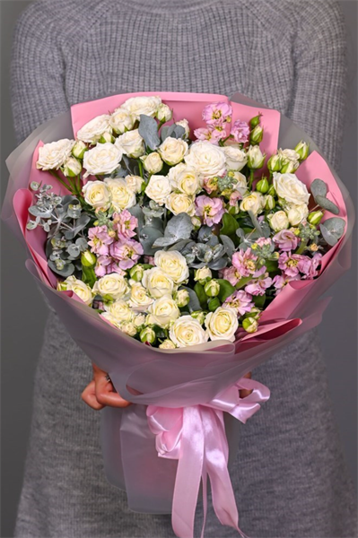 Кустовые розы с ароматной маттиолой и эвкалиптом - фото 7526