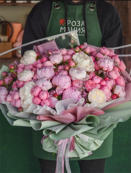 "Букет принцессы" кустовые розы, пионы и лимониум - фото 7539