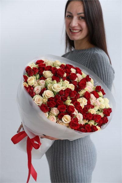 51 кустовая роза микс 2410