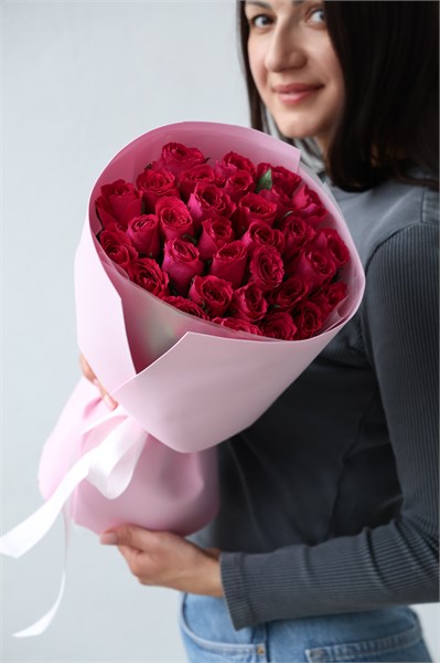 31 роза Кения малиновая 2468