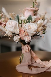 Букет невесты из роз с сухоцветами