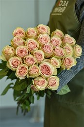 25 роз Фрутетто 60см