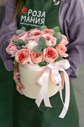 Шляпная коробка с нежно-розовыми розами