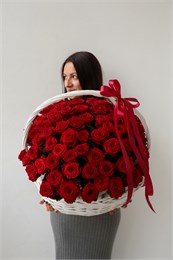 Корзина L с красными розами 2402