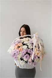 Корзина М с хризантемами 2407