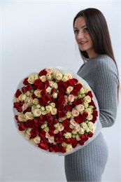 51 кустовая роза микс 2410