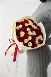 51 роза Кения яркий микс 2427