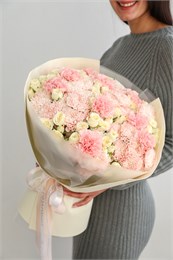 Букет из кустовых роз, хризантем и диантусов Нежный 2432