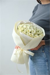 31 роза Кения белая 2471