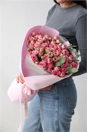 11 кустовых роз с эвкалиптом розовые 2485