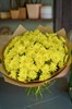 Букет из кустовых желтых хризантем в крафте 25шт - фото 4683