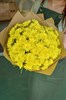 Букет из кустовых желтых хризантем в крафте 25шт - фото 4684