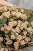 15 кустовых роз с эвкалиптом - фото 5472