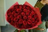 51 роза Эксплорер 60 см в упаковке - фото 5698