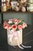 Шляпная коробка с нежно-розовыми розами - фото 6451