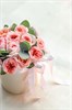 Шляпная коробка с нежно-розовыми розами - фото 6452