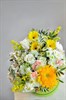 Композиция из живых цветов в шляпной коробке "Солнечный день" - фото 6994