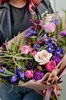 Букет с розами, ирисами и диантусами - фото 7082