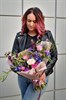 Букет с розами, ирисами и диантусами - фото 7083