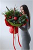Новогодний букет с нобилисом и красными шарами 2419