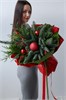 Новогодний букет с нобилисом и красными шарами 2419