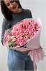 21 кустовая роза с эвкалиптом розовые 2486
