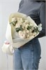 11 кустовых роз с эвкалиптом кремовые 2488