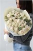 21 кустовая роза с эвкалиптом кремовые 2489