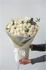 21 кустовая роза с эвкалиптом кремовые 2489